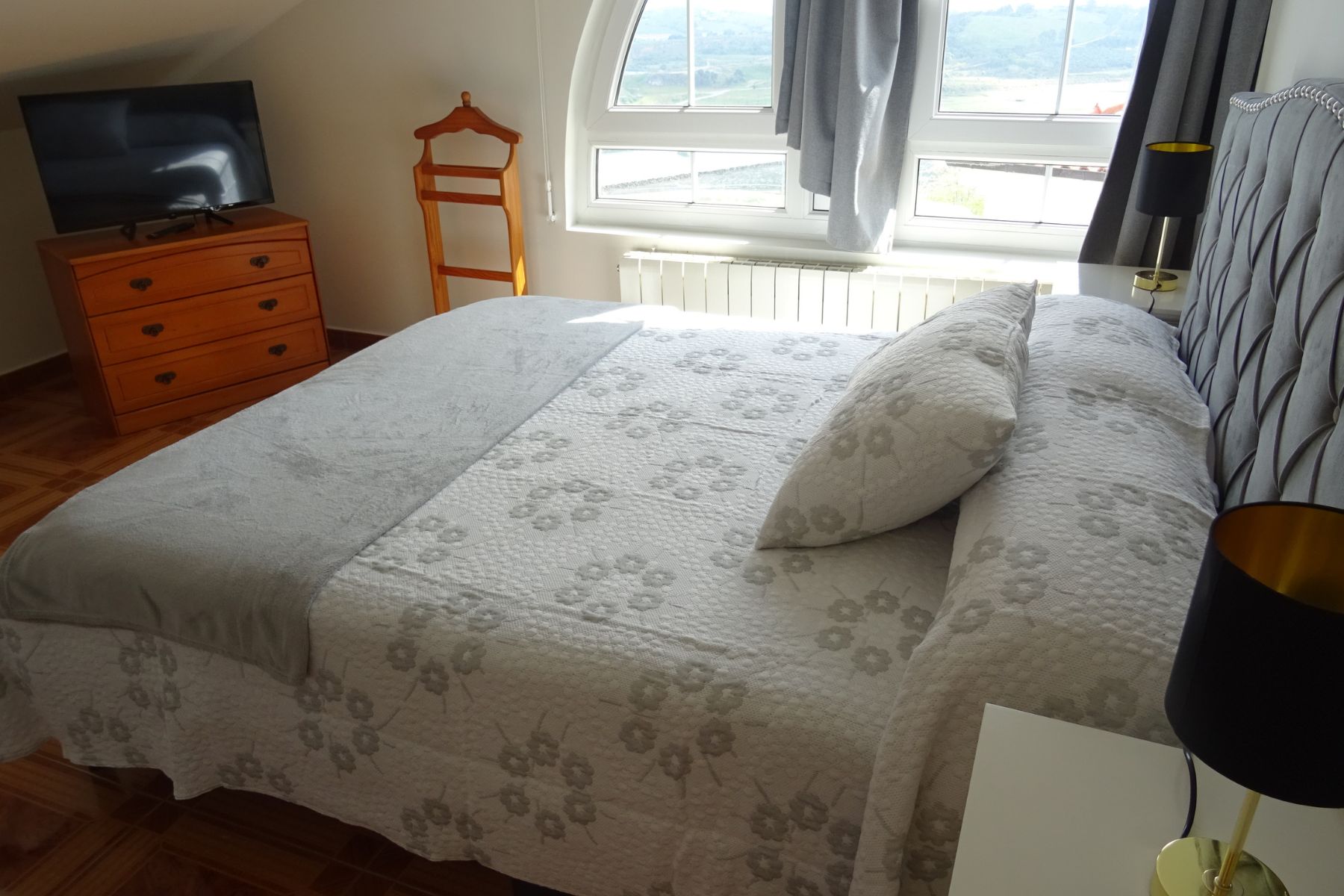 Foto dormitorio de la cama familiar Casa de Violeta.